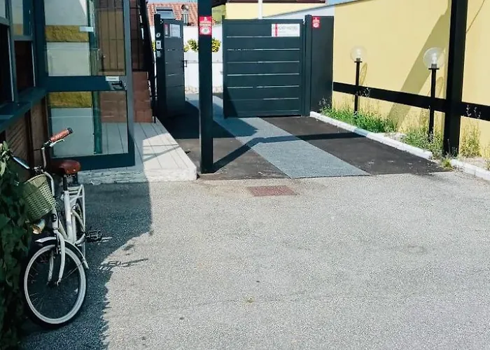 Отель Airport 2*